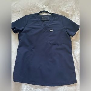 FIGS CATARINA ONE POCKET SCRUB TOP